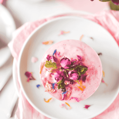 Damaszener-Rosenblüten-auf-Torten-und-Kuchen-als-Dekoration-zum-Essen-von-ROSIE-ROSE-im-Online-Shop-kaufen
