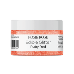 Unser essbares Glitter in Ruby Red ohne E171 bringt Ihre Backwerke zum Strahlen in der Farbe Rot. Verleihen Sie Ihren Desserts einen roten Glanz und beeindrucken Sie Ihre Gäste. Entdecken Sie bei ROSIE ROSE eine vielfältige Auswahl an essbaren Blumen und Toppings für Ihre Tortendekorationen.
