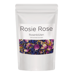 Entdecken Sie unseren einzigartigen Blüten Mix Rubin Rot – Rot bei ROSIE ROSE. Die sorgfältig ausgewählten Damaszener Rosenblätter, roten Kornblumenblüten & gelben Ringelblumenblüten verleihen Ihren Desserts eine frische Note und eine warme, sonnige Nuance. Genießen Sie den intensiven Rosenduft und Geschmack in Ihren Kreationen. 100% frei von Zusatzstoffen und Pestiziden, handverarbeitet und mit einer Haltbarkeit von 3 Jahren. Perfekt zum Dekorieren von Torten, Kuchen oder als Zutat für Teemischungen.